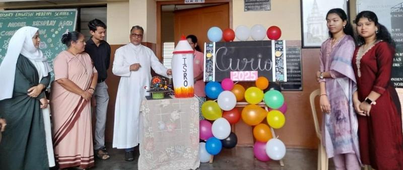 ಮೌಂಟ್ ರೋಸರಿ ಆಂಗ್ಲ ಶಾಲೆಯಲ್ಲಿ ಕ್ಯುರಿಯೋ ವಸ್ತು ಪ್ರದಶ೯ನ ಉದ್ಘಾಟನೆ ಮೌಂಟ್ ರೋಸರಿ ಆಂಗ್ಲ ಶಾಲೆಯಲ್ಲಿ ಕ್ಯುರಿಯೋ ವಸ್ತು ಪ್ರದಶ೯ನ ಉದ್ಘಾಟನೆ